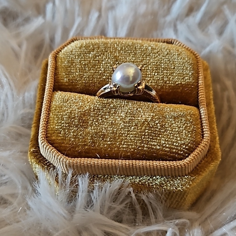 Vintage 1940s Cultured Pearl Ring 14K Yellow Gold Solitaire Setting Orga… - Picture 3 of 12